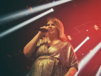 “Te Vejo em Todos os Cantos”: Marília Mendonça subiu nesta sexta ao palco do Espaço Hall com esta sua nova turnê
