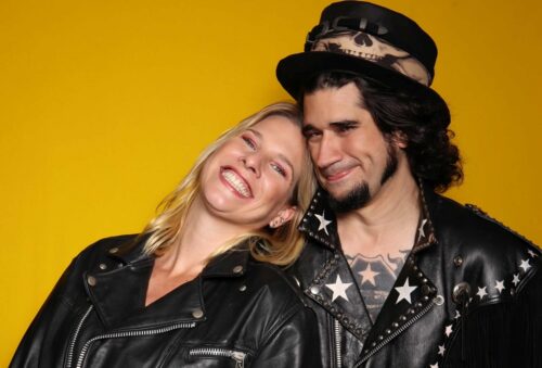 Atriz Gabi Roncatti e cantor Landau seguem 2ª temporada do "Rock + Humor"