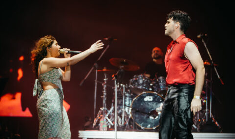 De surpresa, Alessia Cara e Jão cantam juntos no palco do Lollapalooza