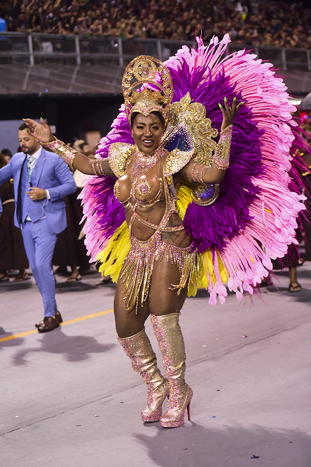 Influenciadora Sis Lyon Estreia Glamour No Carnaval De S O Paulo