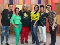 Gardênia Cavalcanti recebe humorista Tiago Dionisio e Sula Miranda no” Vem Com a Gente”