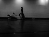 MARIA ALICE POPPE: O corpo e o espaço pautam novo solo da bailarina
