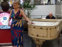 Andréia Pedroso apresenta o show “Cheia de Bossa”, pela primeira vez, no Shopping Cassino Atlântico, ao lado do renomado pianista das noites cariocas, José Carlos Pité.