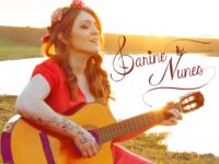 Carine Nunes : Conheça a cantora e compositora