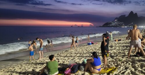 Arpoador de noite em foto de Alvaro Tallarico