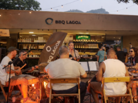 BBQ Lagoa comemora aniversário de 1 ano com roda de balanço do Fróes