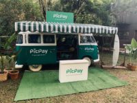 PicPay abre pop-up stores em praias e fecha parceria com ONGs