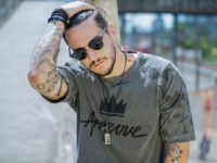 Música: Fernando Aciely lança single com clipe da música “Rockstar”