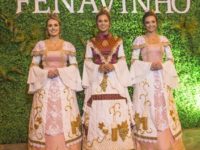 Trajes das Soberanas da 17ª Fenavinho resgatam a história e renovam a tradição da festa