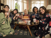 Malhação: Viva a Diferença – Tina volta do Japão e surpreende as amigas