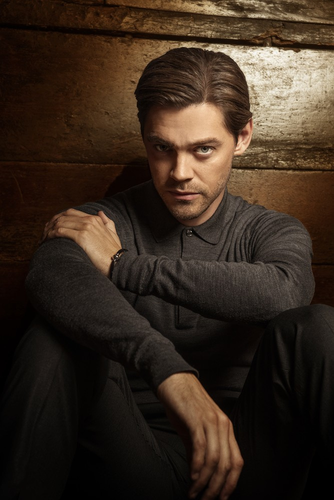 Série policial com Tom Payne, ‘Filho Pródigo’, estreia neste sábado no ...