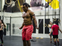 Lipo HD, que nada! Personal trainer Bruno Sapo ensina 5 exercícios para a tão sonhada ‘barriga chapada’