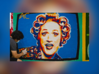 Resistência Cultural em Niterói: Painel com a personagem Dona Hermínia, de Paulo Gustavo, foi restaurado pelo artista Ipo