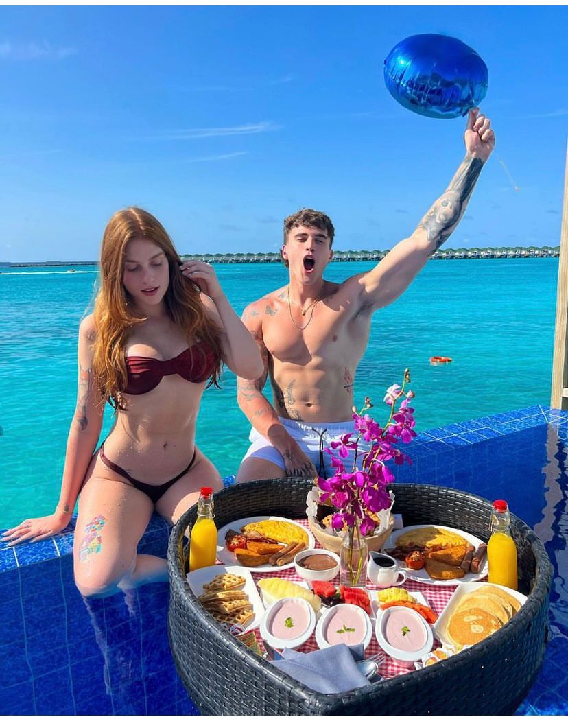 Alex Mapeli: Influencer celebra seu 25º aniversário com sua noiva ...