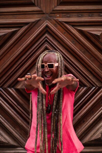 Leho Roots Voz do Afropop no Brasil, cantor Léo Roots celebra 15 anos de carreira ...