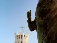 BRASÍLIA, DE BRAÇOS ABERTOS PARA OS CARIOCAS