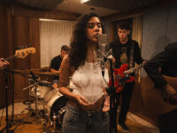 Clariá lança o single autoral “21”, em todas as plataformas, no próximo dia 21 (quarta), pela Caravela Records.