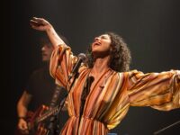 “Astral” é o novo single de Clariá, falando sobre conexões que unem pessoas além de tempo e espaço.