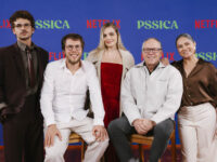 Elenco, equipe e convidados celebram o lançamento da minissérie brasileira Pssica, que estreia na Netflix em 20 de agosto