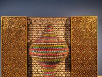 O universo lúdico e inventivo de Deneir Martins: Exposição celebra a inventividade do artista da Baixada Fluminense