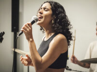 Clariá, a nova surpresa da MPB e do pop, se apresenta no Palco Flash Sounds, dia 02/12, na Trends Brasil Conference, com as 3 músicas de seu EP Uma Parte de Mim