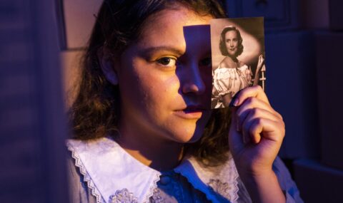 Estreia no Rio de Janeiro: Anne Frank – Fragmentos do Diário emociona ao nos colocar no limite entre a esperança e a despedida