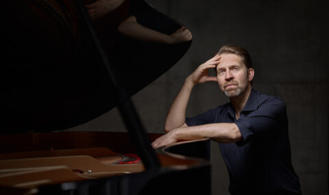 Detentor de inúmeros prêmios e com 11 indicações ao Grammy, o pianista Leif Ove Andsnes se apresenta no Theatro Municipal do Rio de Janeiro