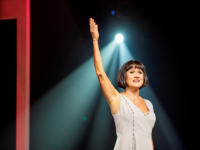 Zeze Polessa em ‘Os Olhos de Nara Leão’, musical inédito escrito e dirigido por Miguel Falabella, uma evocação à Nara Leão