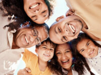 Dia Internacional da Felicidade: especialistas explicam a ação desse sentimento no cérebro e como ter uma vida mais feliz