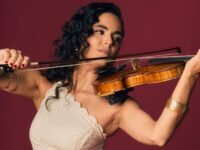 Carol Panesi mergulha na diversidade da cultura brasileira em seu novo show no SESC Tijuca, “Festejo Brasileiro”