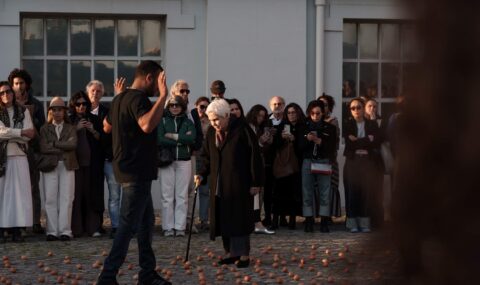 Anna Maria Maiolino apresenta a performance KA no Museu do Amanhã, após ter passado pelo MAAT, em Lisboa