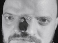 Breno Góes apresenta seu novo show “Dobra” no Teatro Sergio Porto