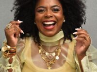 ‘Quem Decide o Que é Elegante?’ obra traz o olhar da empresária destaque do ‘Shark Tank Brasil’ sobre padrões afrodiaspóricos que desafiam a estética; confira