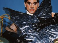 Cesar Soares estreia turnê europeia com show em homenagem a Ney Matogrosso na Casa da Música