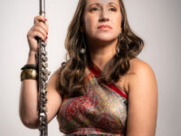 Entrevista com Gabriela Koatz: entre a flauta e a voz, a estreia como cantora aos 30 anos de carreira