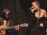 A cantora Amanda Mendonça retorna aos palcos com o show ‘Xodó em Flor’, versão acústica, no Espaço Cenáculo, no próximo dia 26/06