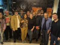 VERSOS PROIBIDOS: Noite de lançamento do novo livro de Paulo Reis reúne escritores e amigos e celebra nova fase do autor