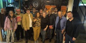 VERSOS PROIBIDOS: Noite de lançamento do novo livro de Paulo Reis reúne escritores e amigos e celebra nova fase do autor