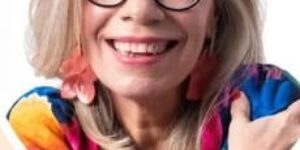 Georgia Annes lança a segunda tiragem de ‘A voz de Elza Lopes’, livro costurado à mão, que traz aromas, fotos e uma playlist de três gerações.
