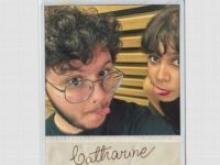 Alex Pucci anuncia dois singles, “Always Late” e “Catharine”, e segue representando o novo rock baiano