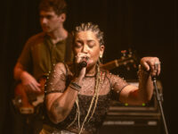 Amanda Mendonça canta Djavan celebra os 50 anos de carreira do cantor, em shows no Espaço Cenáculo (22/8) e na Áudio Rebel (25/8), confirmando a cantora e compositora como a nova surpresa da MPB contemporânea