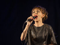 O show ‘Elton por Mim’, com Theresa da Costa , chega ao Centro da Música Carioca, no dia 30/7, com os maiores sucessos de Elton John