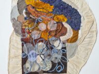 O Coletivo Poíesis apresenta a exposição ‘Terra que Desmancha, Evapora e Solidifica’, no espaço do Vazio Coletivo, onde artistas visuais trazem manifestos visuais criados em duplas