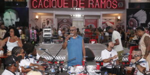 Carlos Caetano celebra 37 anos de carreira com show histórico no Cacique de Ramos e gravação de audiovisual